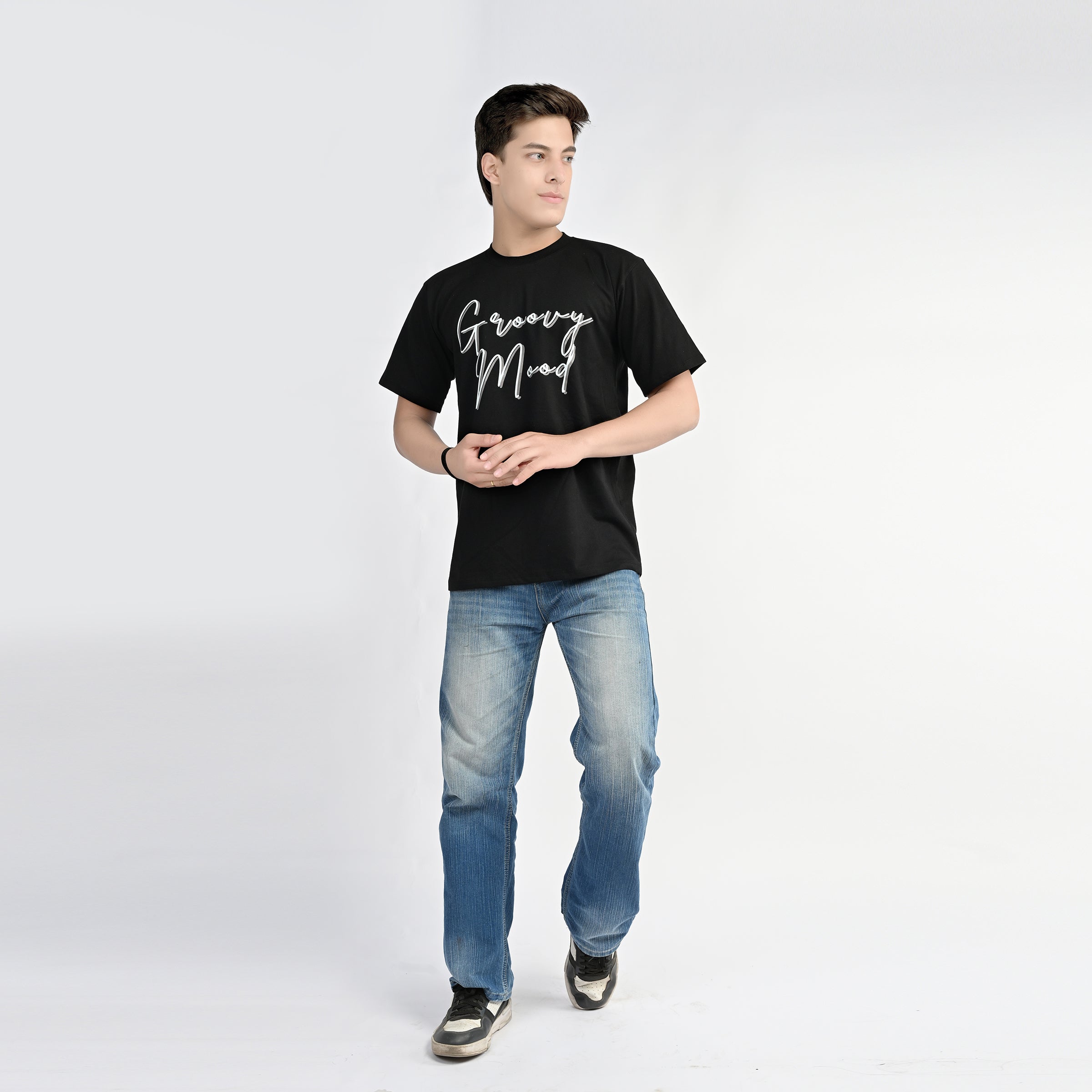 MOC - Men's Groovy Mood Regular Graphic T - Shirt